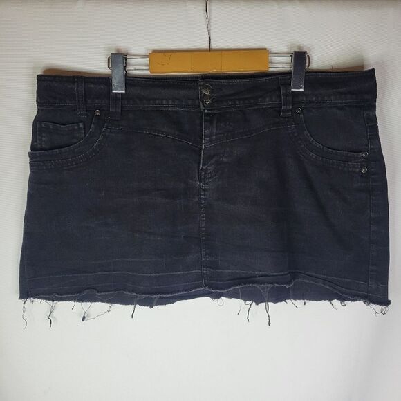 Dorothy Perkins Black Raw Hem Denim Mini Skirt - Picture 2 of 9
